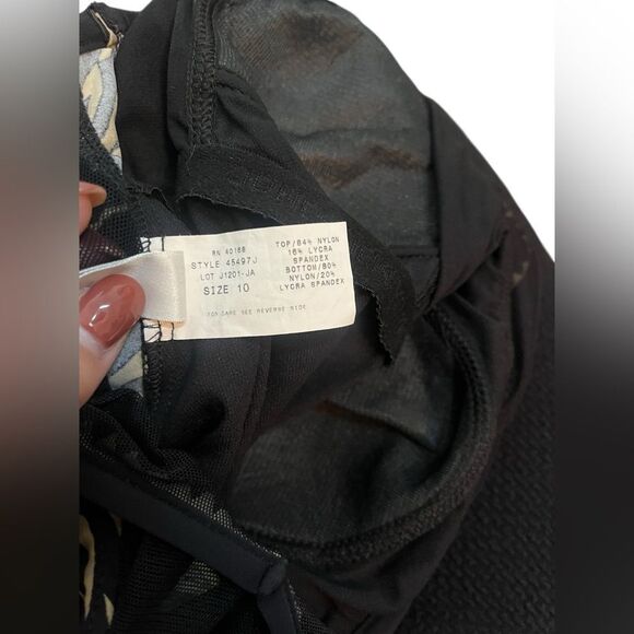 Jones New York Women's Black One Piece Swimsuit Size 10 Zigzag Summer Design - Picture 9 of 10